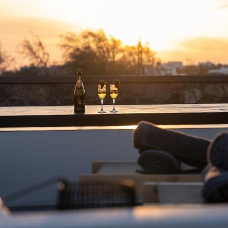 Almira Luxury Suites ペリヴォラス エクステリア 写真