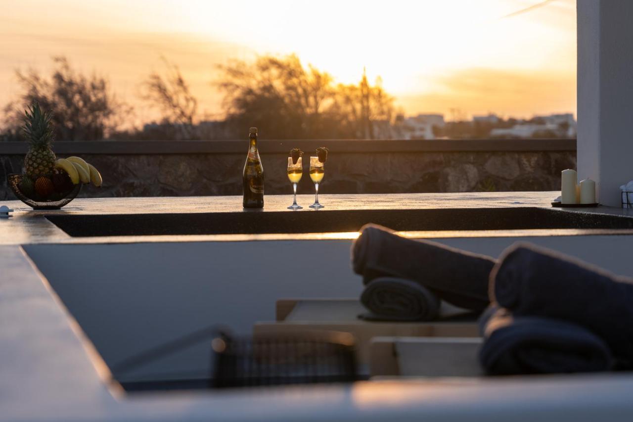 Almira Luxury Suites ペリヴォラス エクステリア 写真
