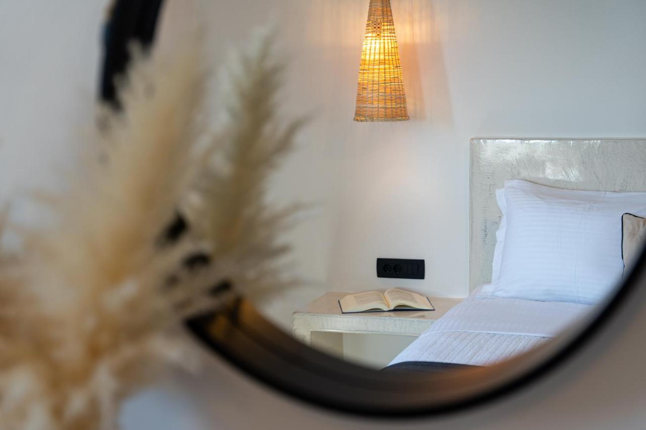 Almira Luxury Suites ペリヴォラス エクステリア 写真