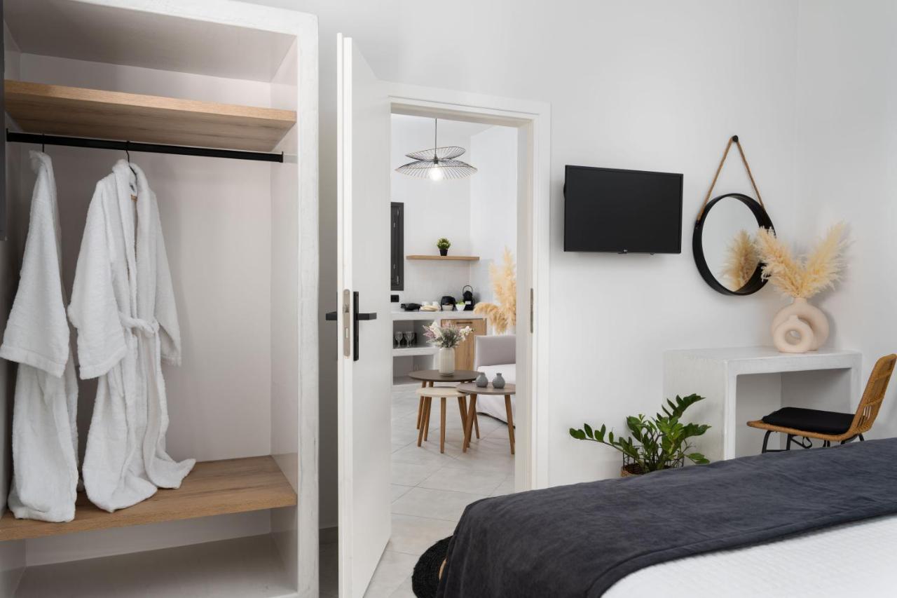 Almira Luxury Suites ペリヴォラス エクステリア 写真