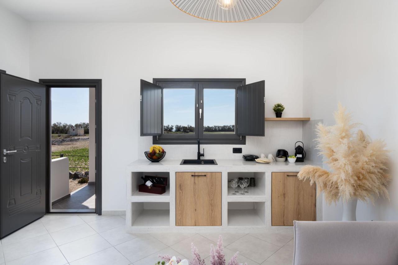 Almira Luxury Suites ペリヴォラス エクステリア 写真