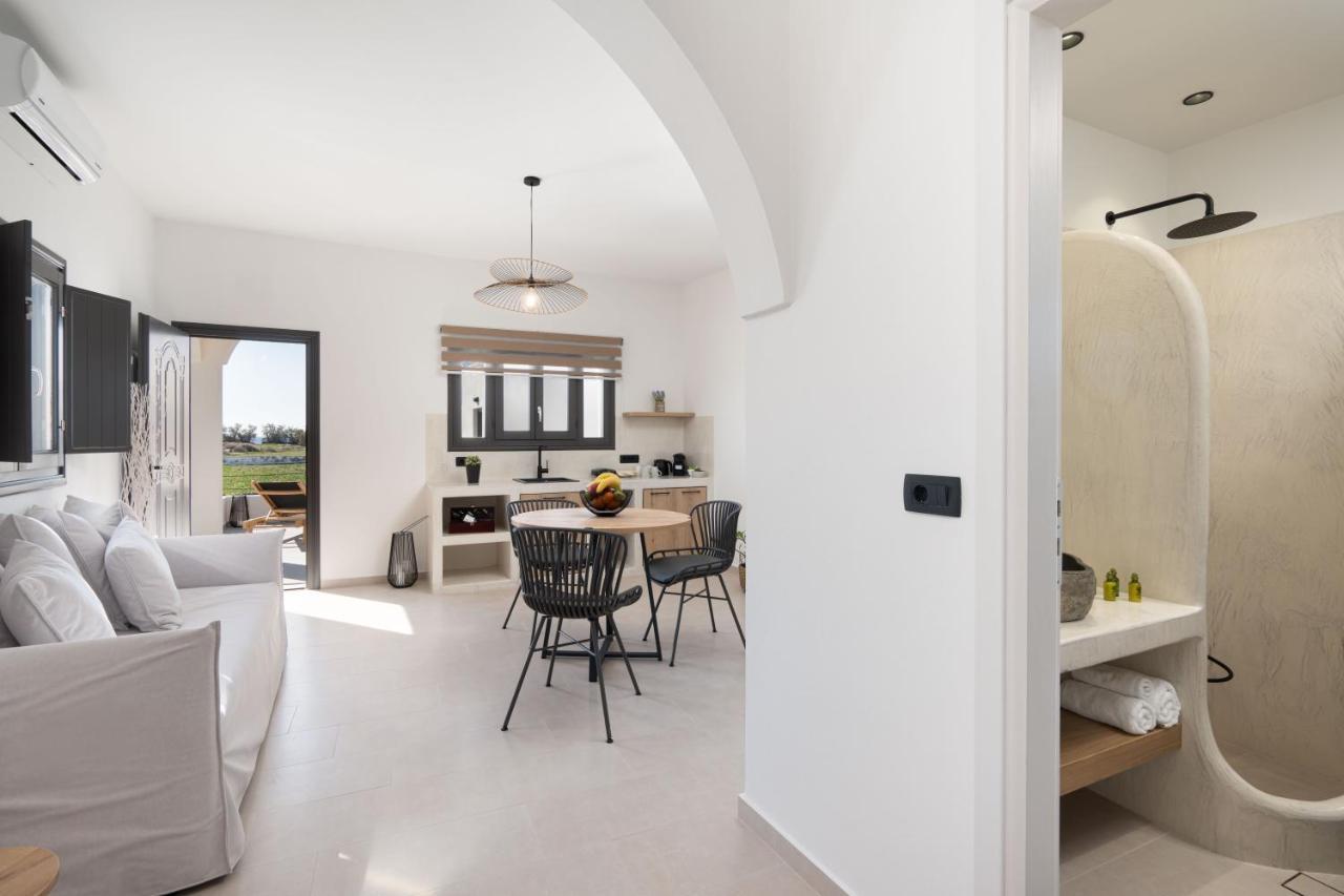 Almira Luxury Suites ペリヴォラス エクステリア 写真