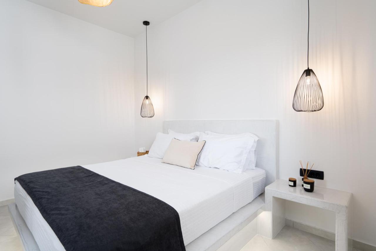 Almira Luxury Suites ペリヴォラス エクステリア 写真