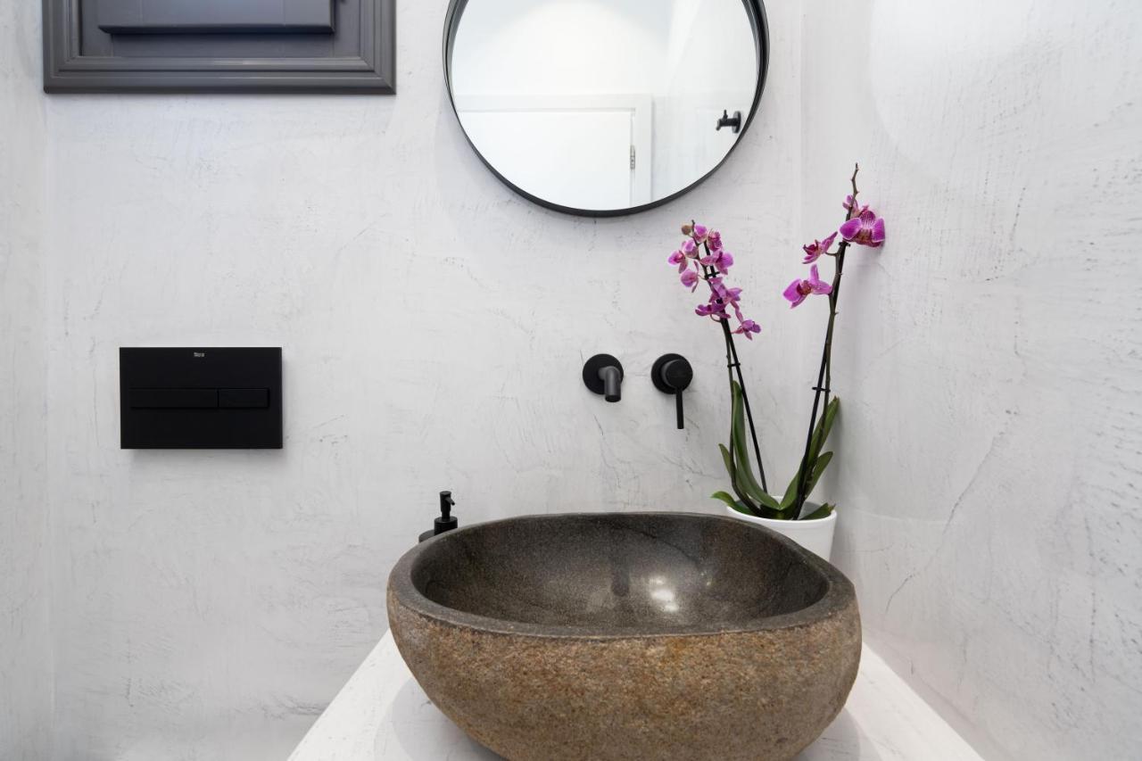 Almira Luxury Suites ペリヴォラス エクステリア 写真