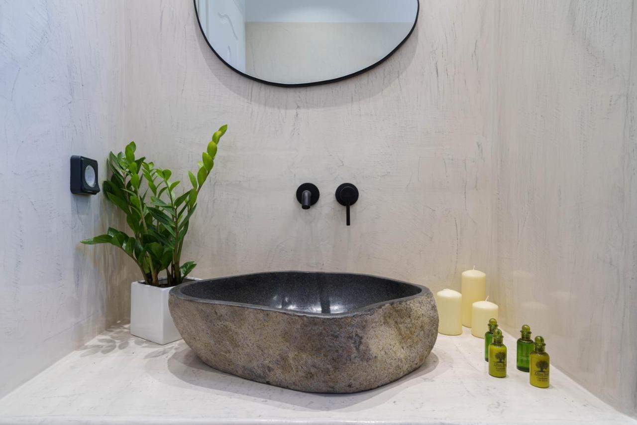 Almira Luxury Suites ペリヴォラス エクステリア 写真